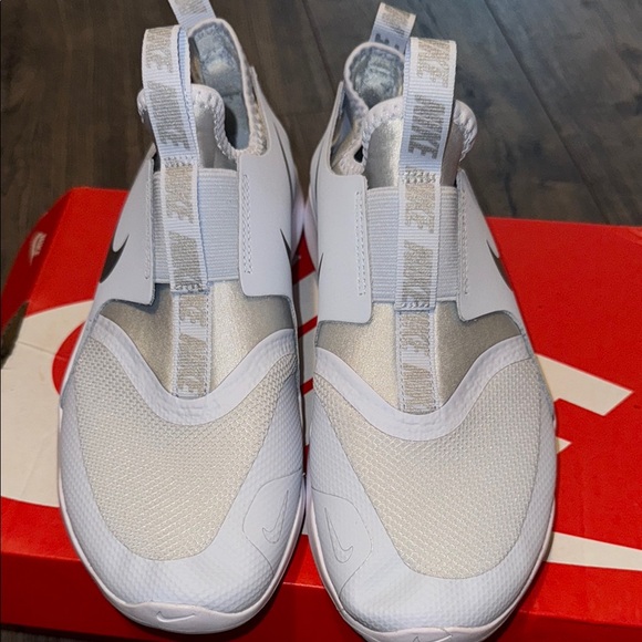 Nike FLEX RUNNER Big Kids’ Running Sneakers - Picture 6 of 6